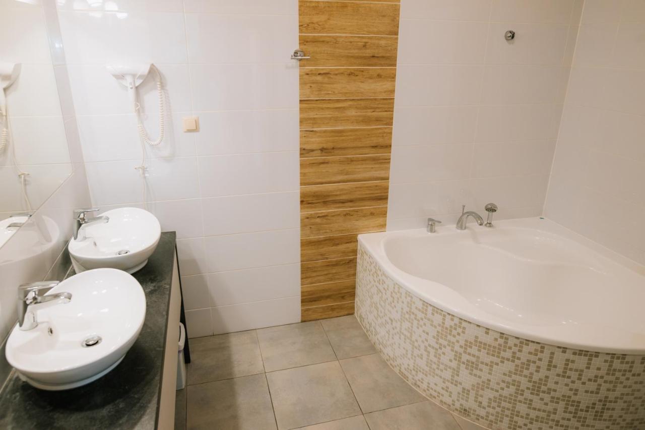 Kasztelan Hotel Krosno Eksteriør billede